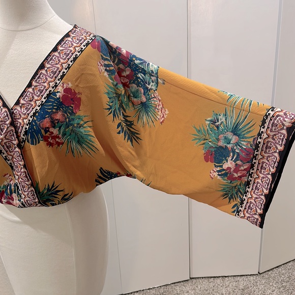 Tropical Blouse - Picture 2 of 5